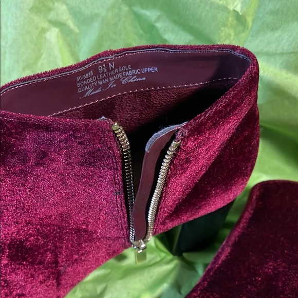 Red Ankle Boots with Velvet Texture and Pointed Toe - Picture 2 of 7